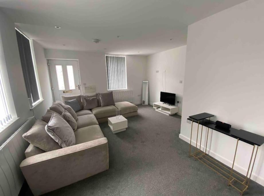 Flat In Hanley,