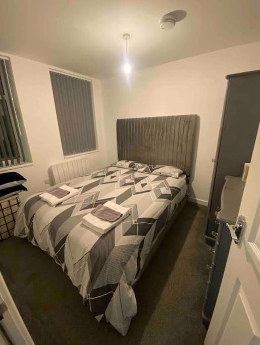 Flat In Hanley, Apartment